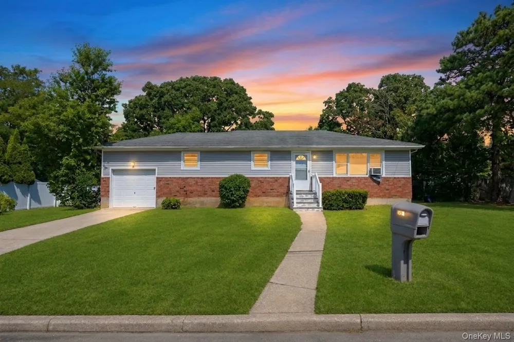 334 Robbins Street Lindenhurst, NY 11757