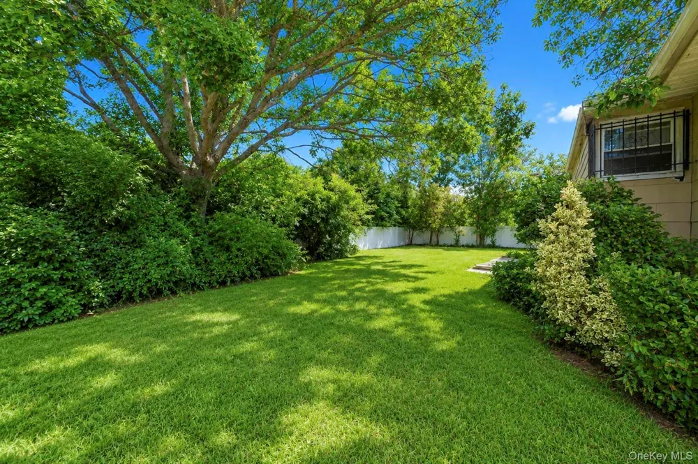 334 Robbins Street Lindenhurst, NY 11757