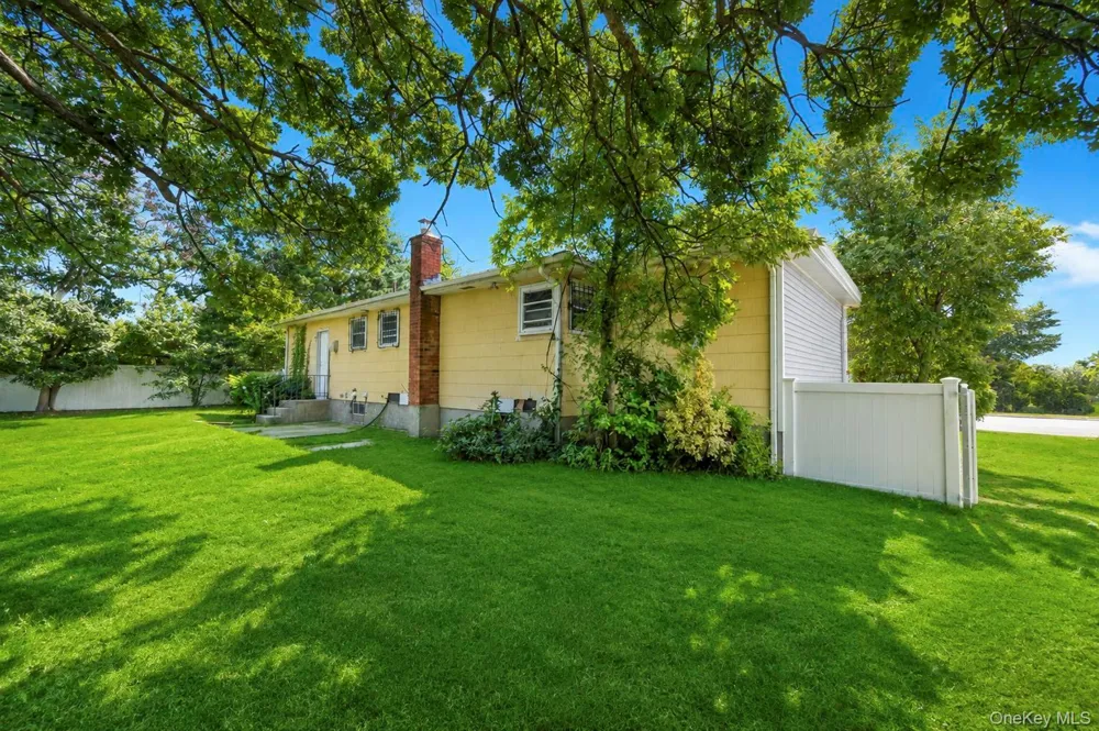 334 Robbins Street Lindenhurst, NY 11757