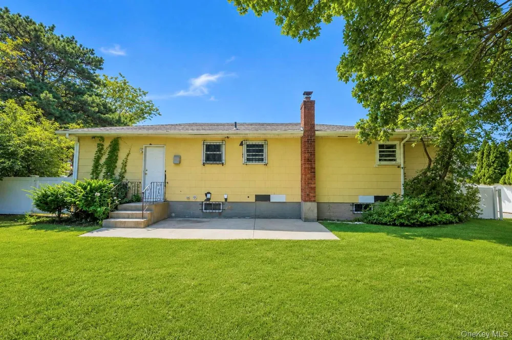 334 Robbins Street Lindenhurst, NY 11757