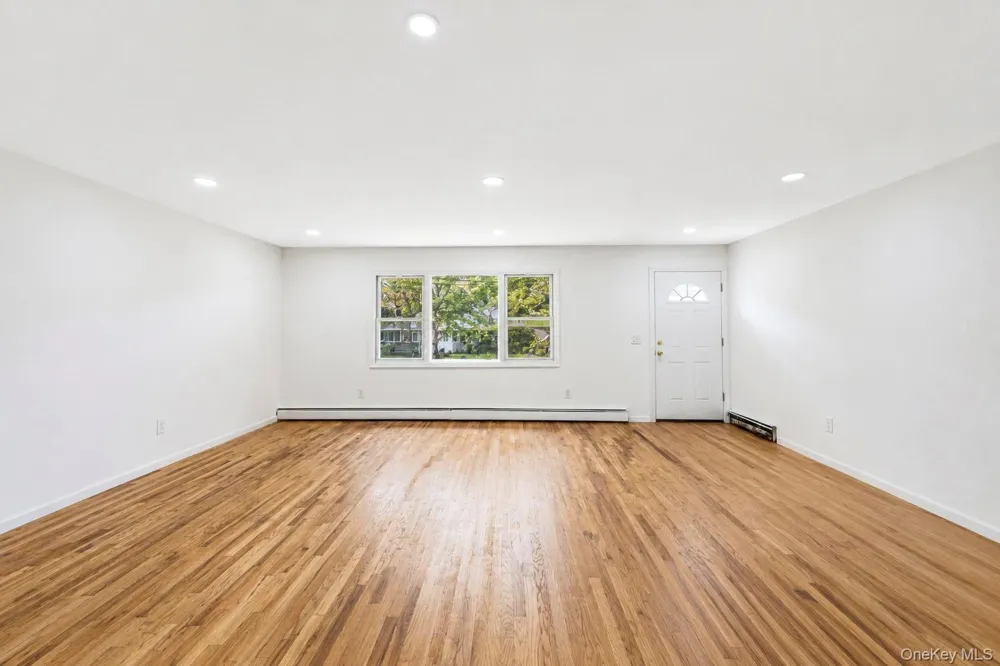 334 Robbins Street Lindenhurst, NY 11757