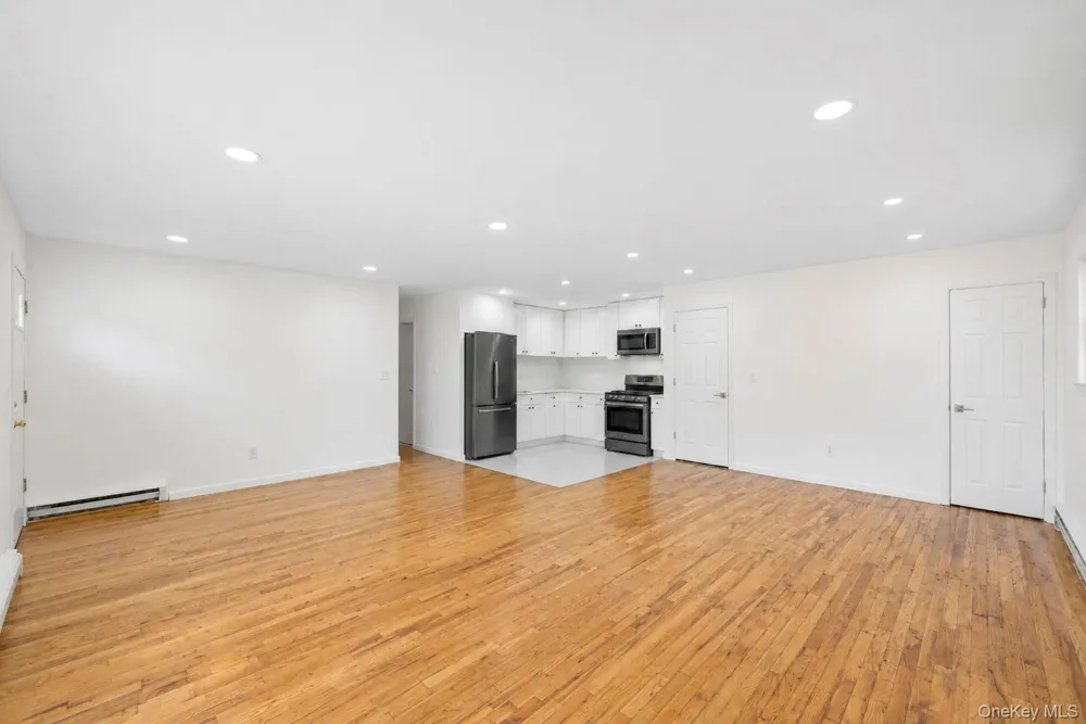 334 Robbins Street Lindenhurst, NY 11757