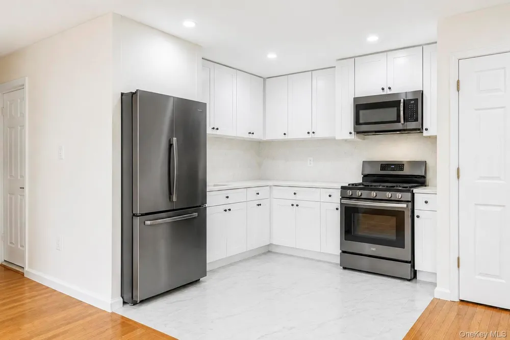 334 Robbins Street Lindenhurst, NY 11757