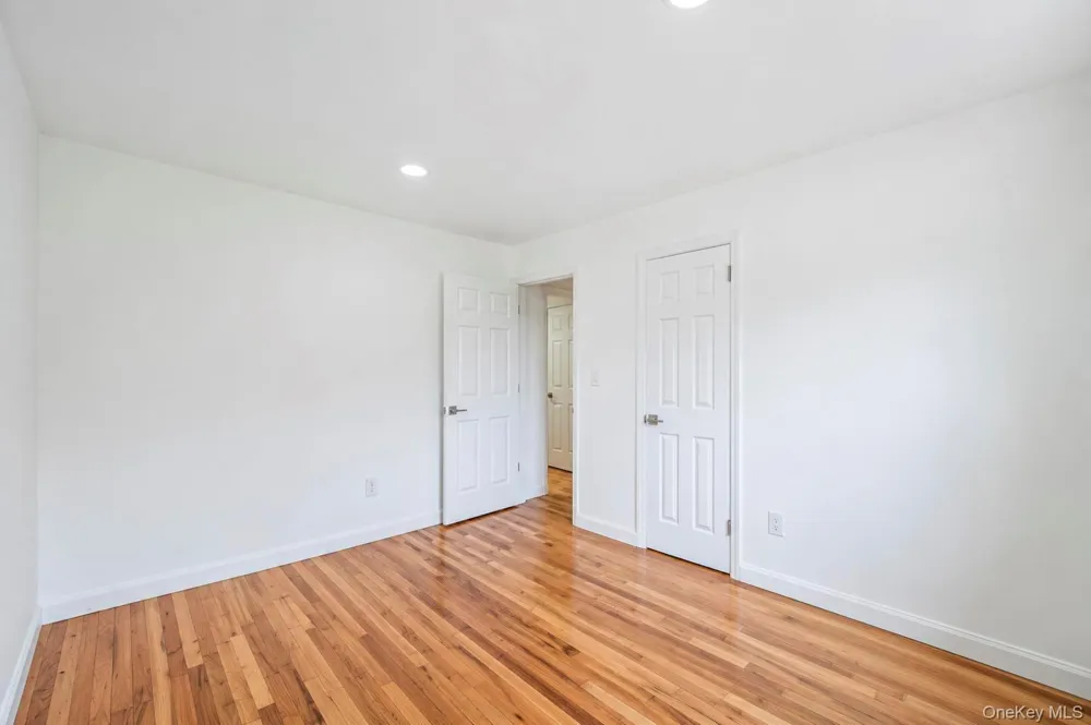 334 Robbins Street Lindenhurst, NY 11757