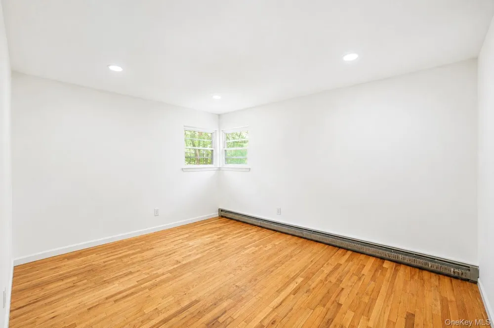 334 Robbins Street Lindenhurst, NY 11757