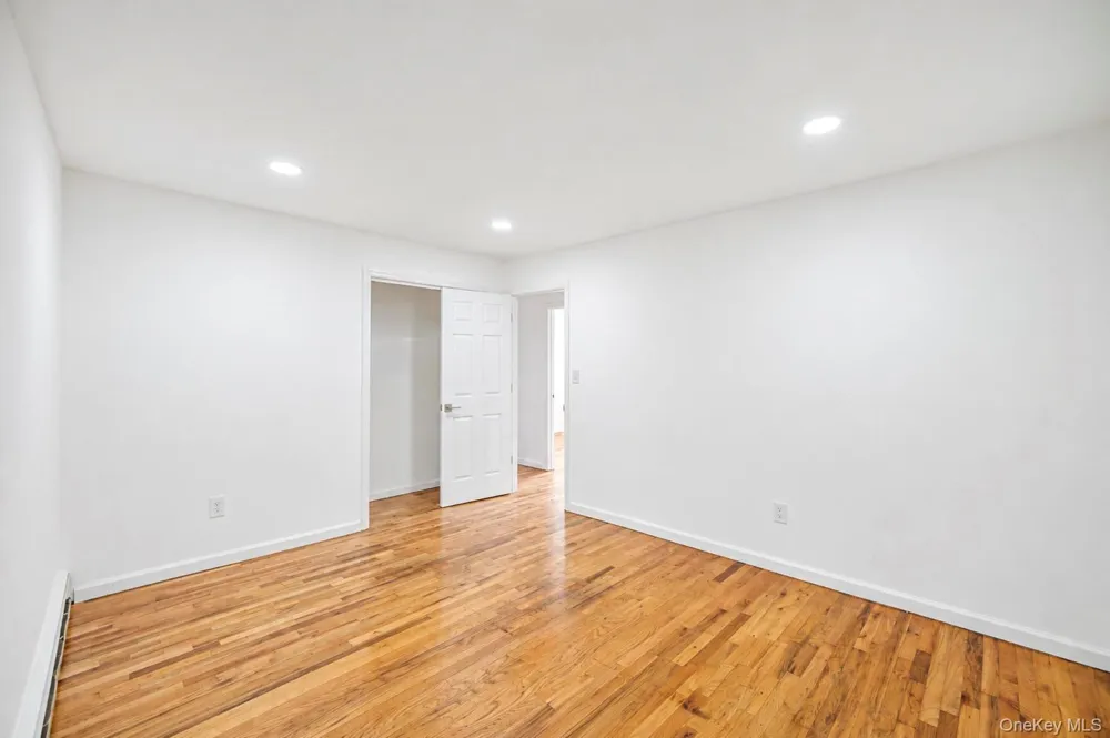 334 Robbins Street Lindenhurst, NY 11757