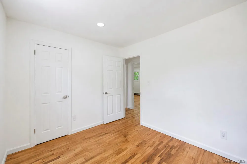 334 Robbins Street Lindenhurst, NY 11757