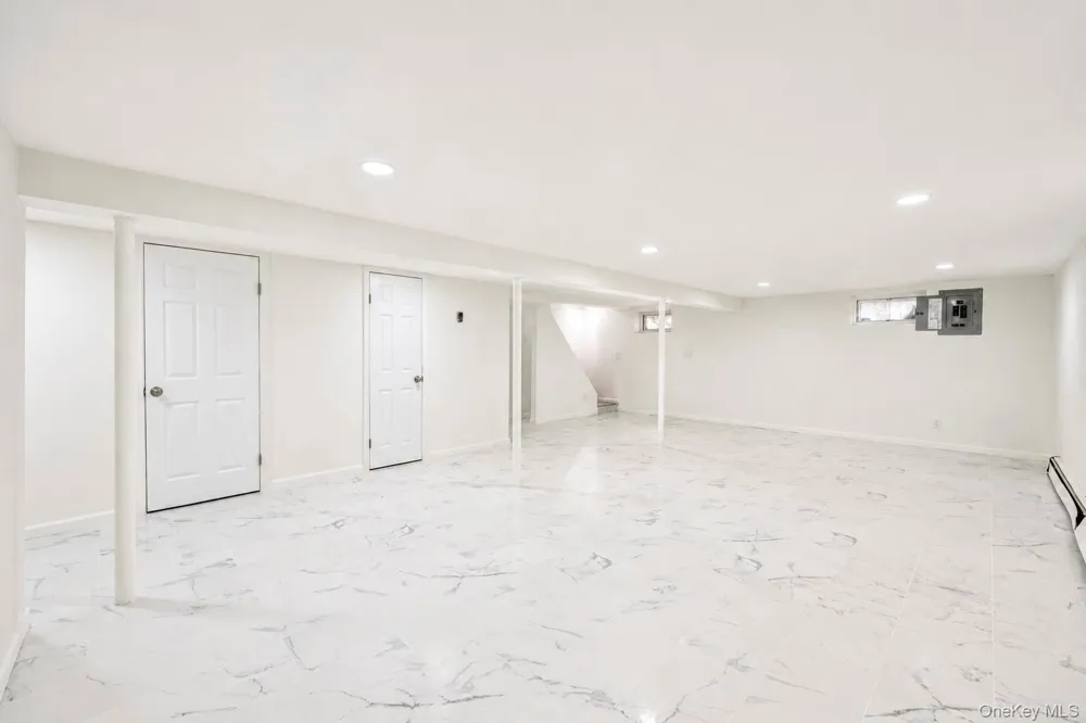 334 Robbins Street Lindenhurst, NY 11757