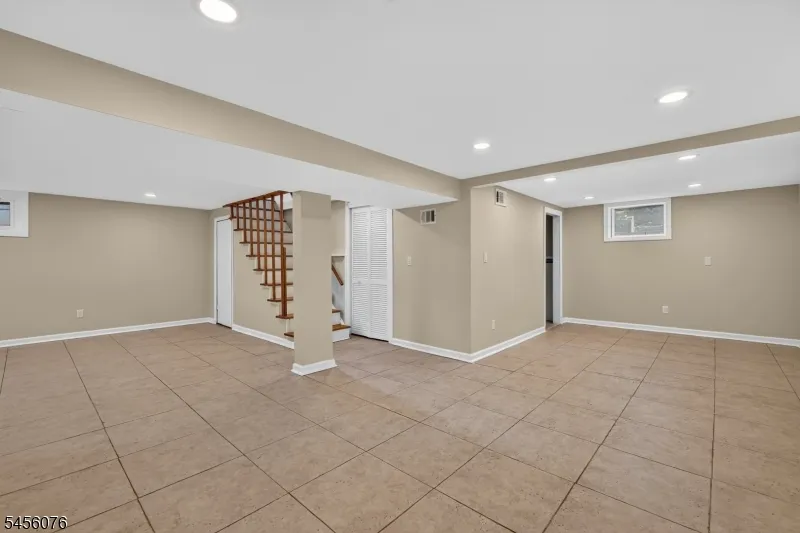 10 Campbell Rd Fair Lawn, NJ 07410