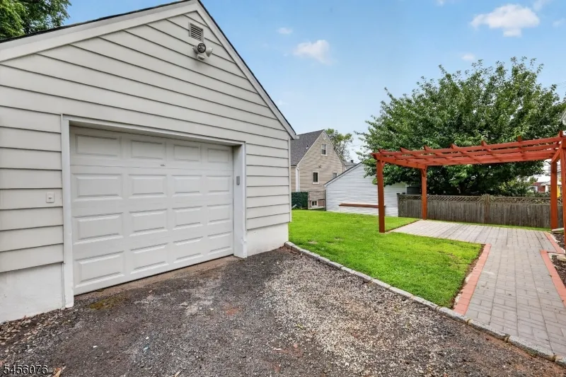 10 Campbell Rd Fair Lawn, NJ 07410