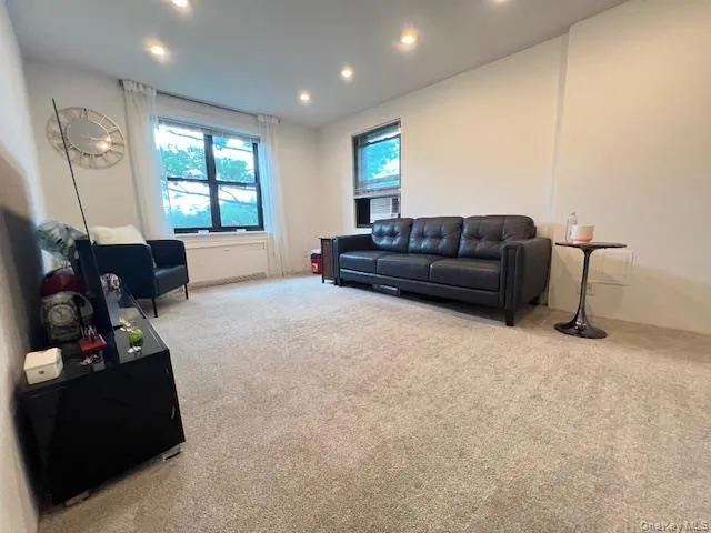 73-03 Bell Boulevard #5M Bayside, NY 11364