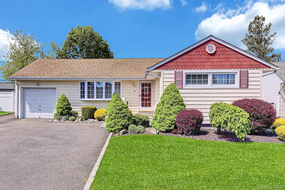 19 Essex Road Bethpage, NY 11714