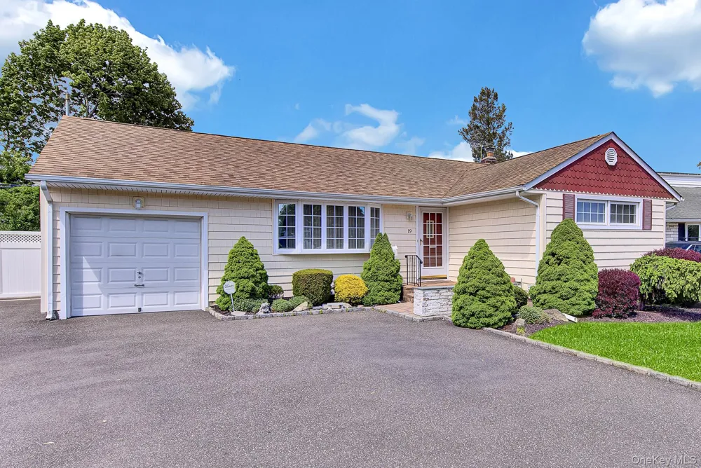 19 Essex Road Bethpage, NY 11714