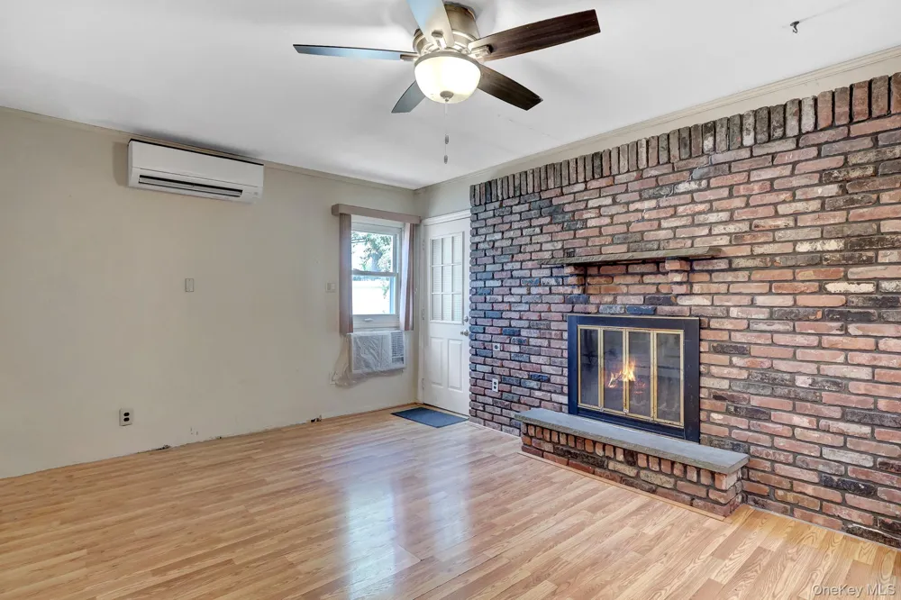 19 Essex Road Bethpage, NY 11714
