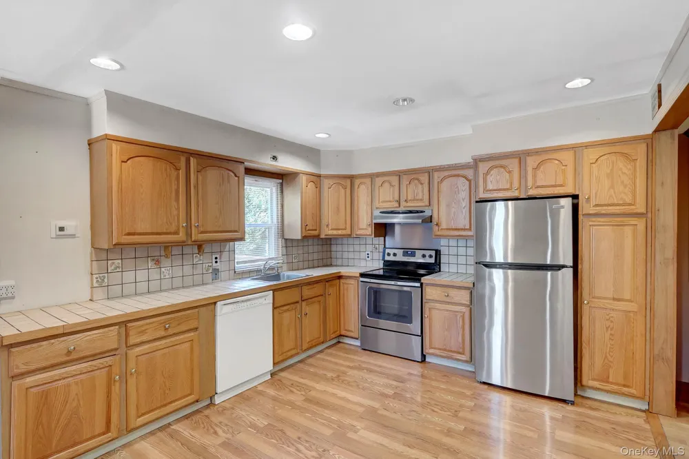 19 Essex Road Bethpage, NY 11714