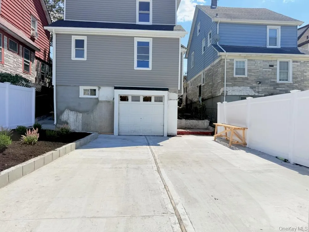 191-29 109th Road Saint Albans, NY 11412