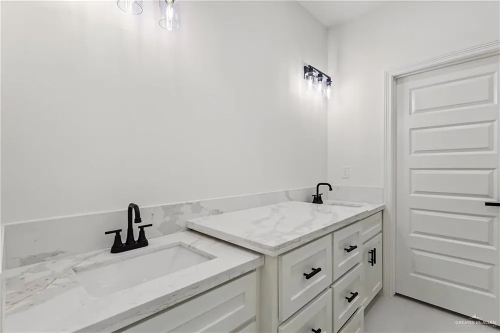 8043 48th Lane McAllen, TX 78504