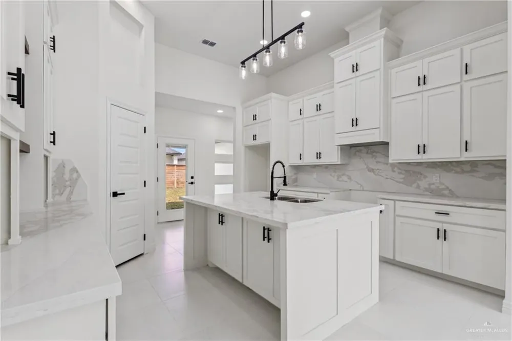 8043 48th Lane McAllen, TX 78504
