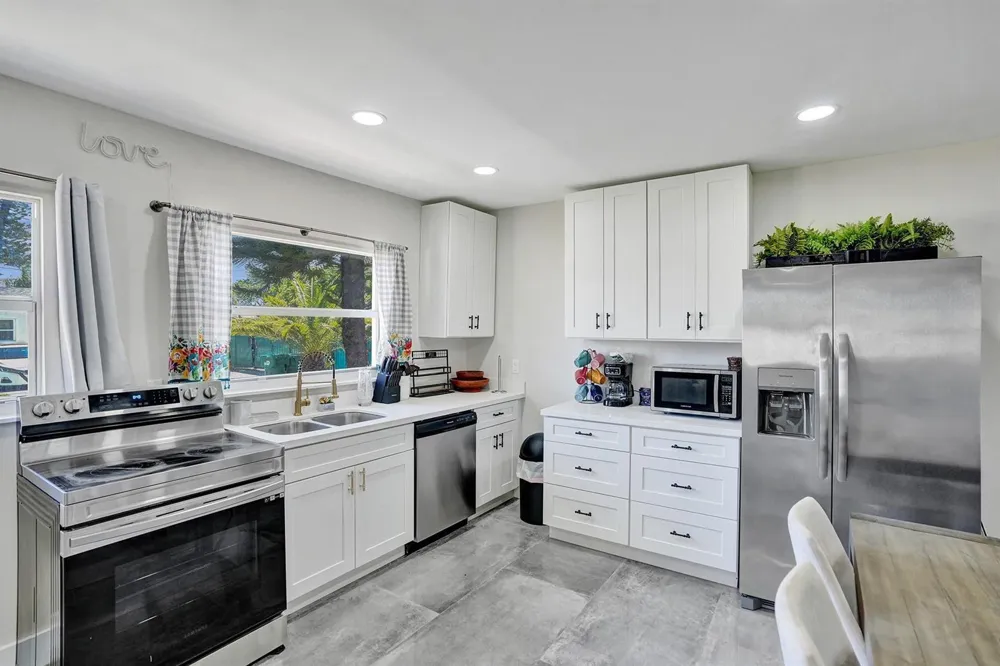 8047 NW 1st Place Miami, FL 33150