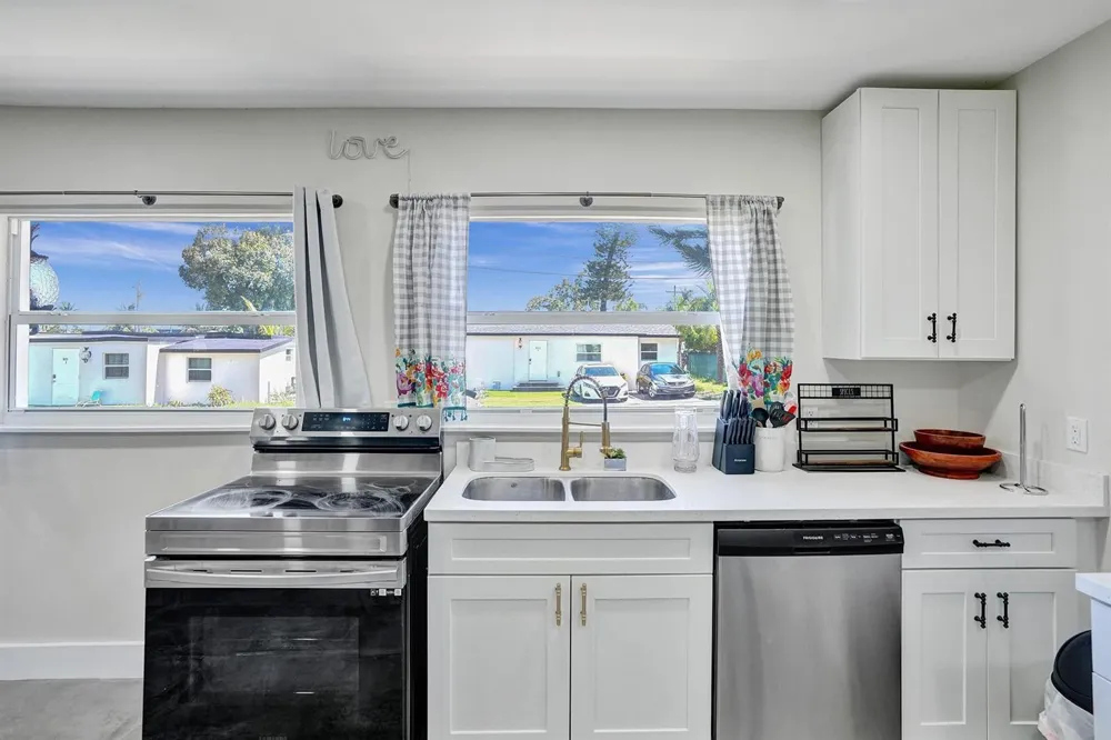 8047 NW 1st Place Miami, FL 33150