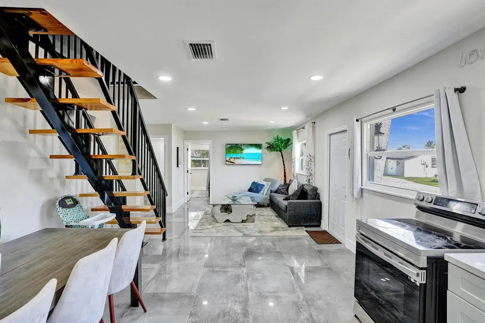 8047 NW 1st Place Miami, FL 33150