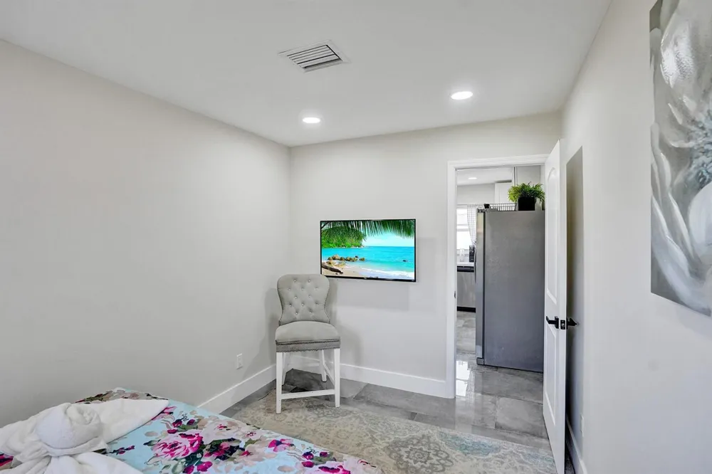 8047 NW 1st Place Miami, FL 33150