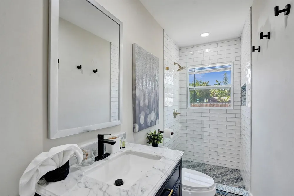 8047 NW 1st Place Miami, FL 33150