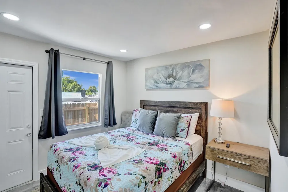 8047 NW 1st Place Miami, FL 33150