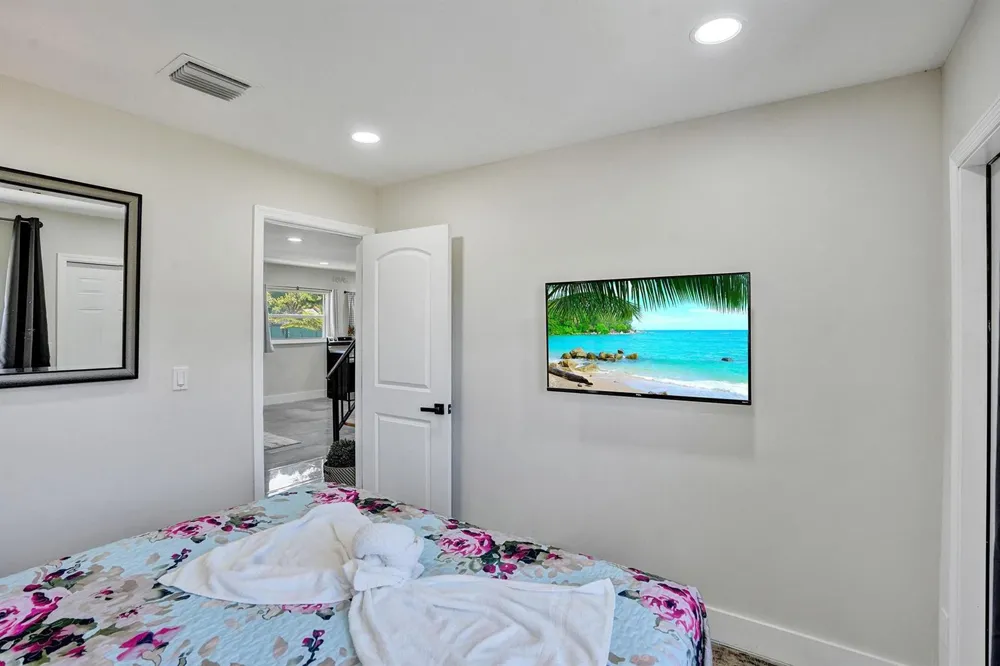 8047 NW 1st Place Miami, FL 33150