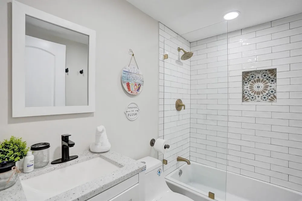 8047 NW 1st Place Miami, FL 33150