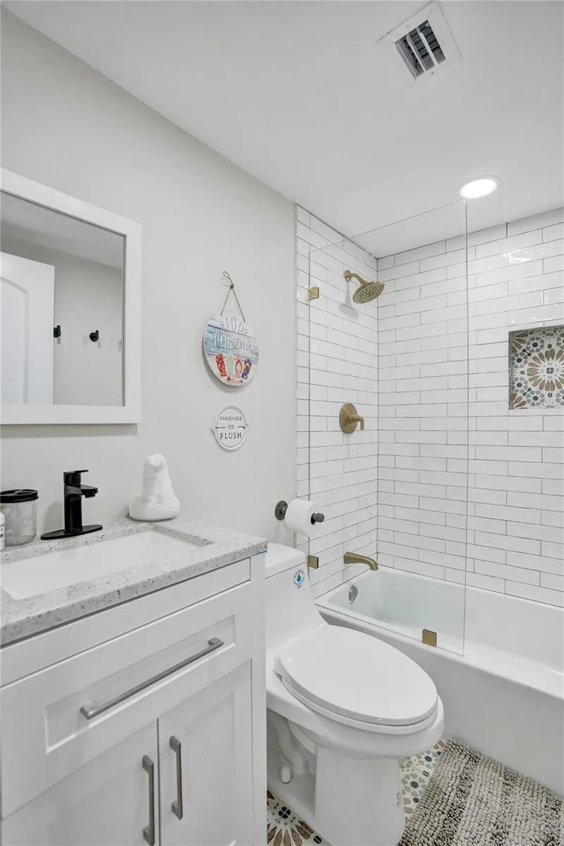 8047 NW 1st Place Miami, FL 33150