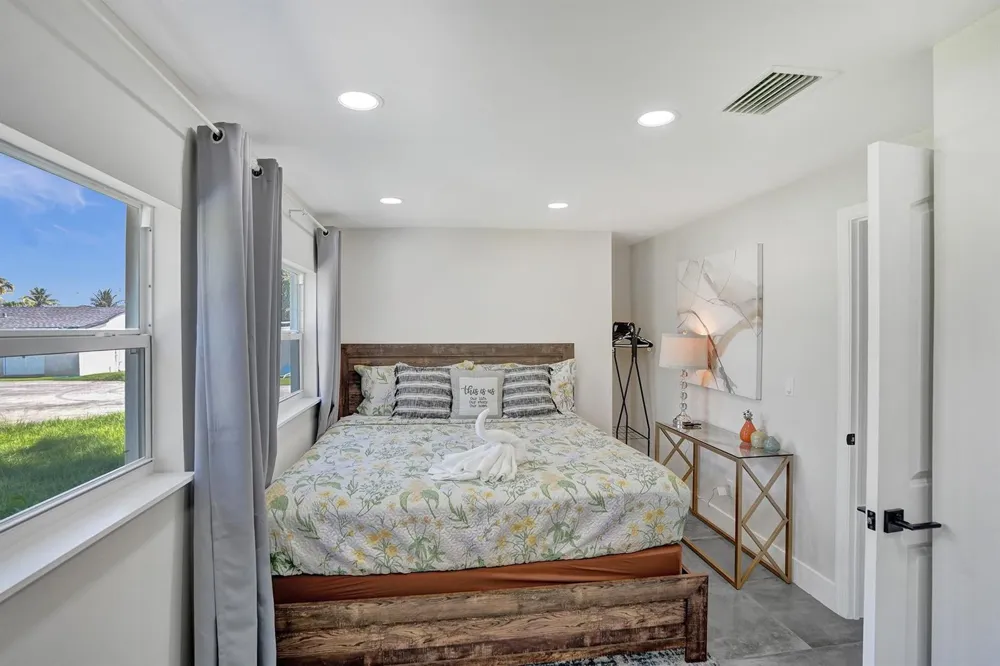 8047 NW 1st Place Miami, FL 33150