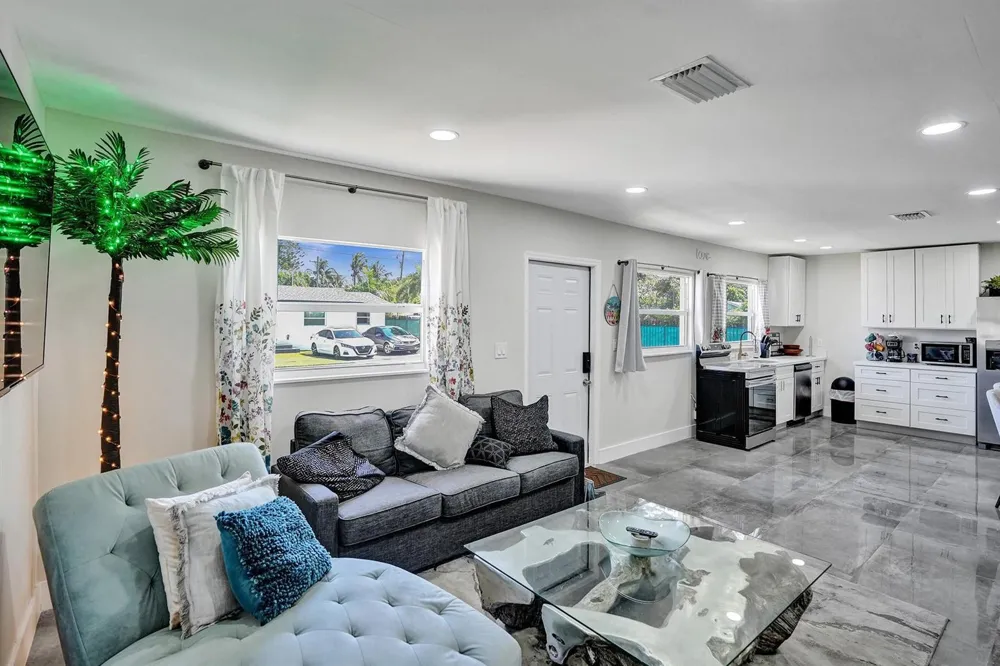 8047 NW 1st Place Miami, FL 33150