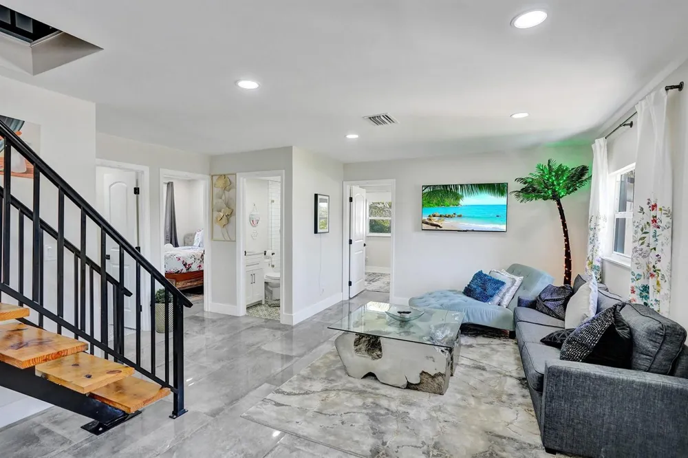 8047 NW 1st Place Miami, FL 33150