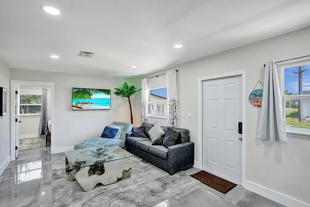 8047 NW 1st Place Miami, FL 33150