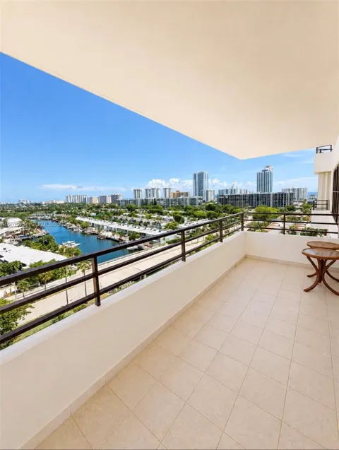 2500 Parkview Dr #1207