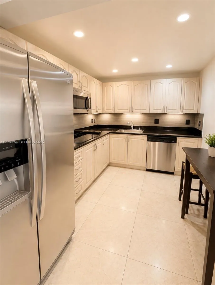 2500 Parkview Dr #1207 Hallandale Beach, FL 33009