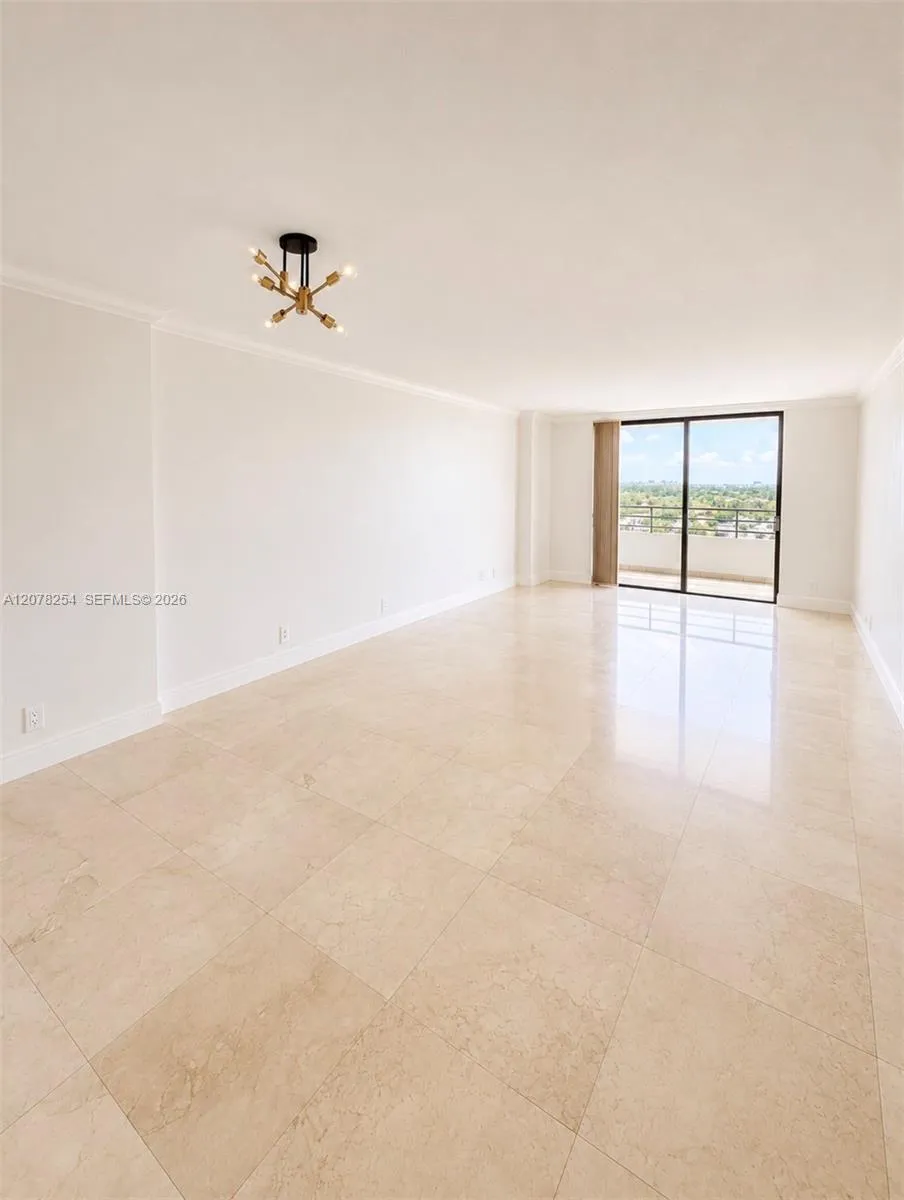 2500 Parkview Dr #1207 Hallandale Beach, FL 33009