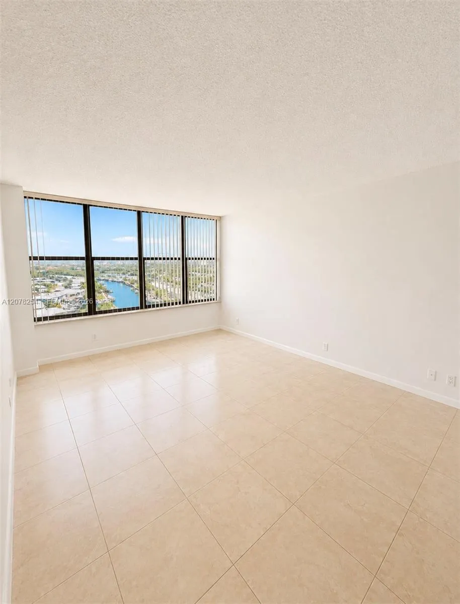 2500 Parkview Dr #1207 Hallandale Beach, FL 33009