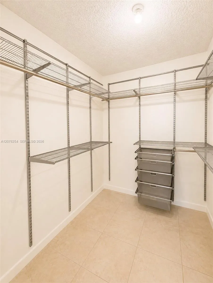 2500 Parkview Dr #1207 Hallandale Beach, FL 33009