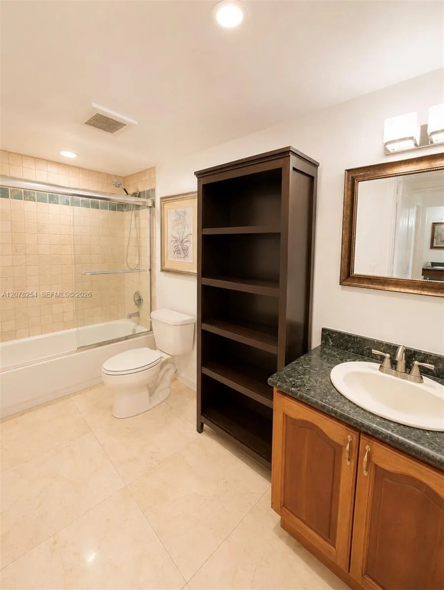 2500 Parkview Dr #1207 Hallandale Beach, FL 33009