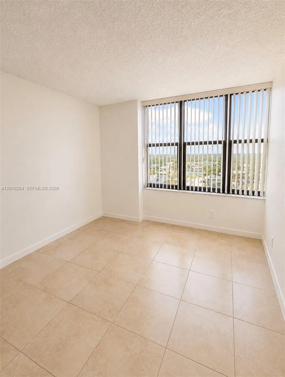 2500 Parkview Dr #1207 Hallandale Beach, FL 33009