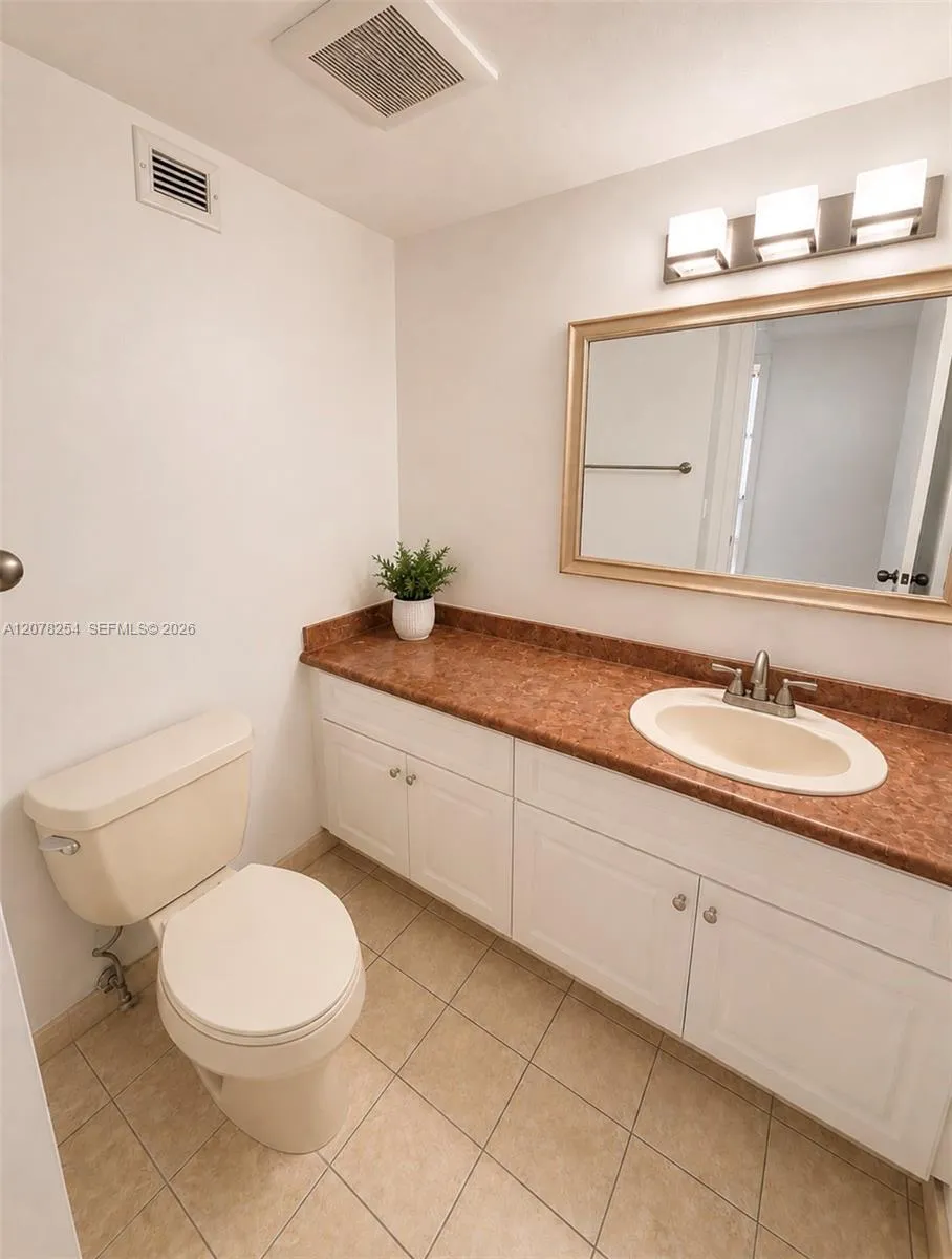 2500 Parkview Dr #1207 Hallandale Beach, FL 33009