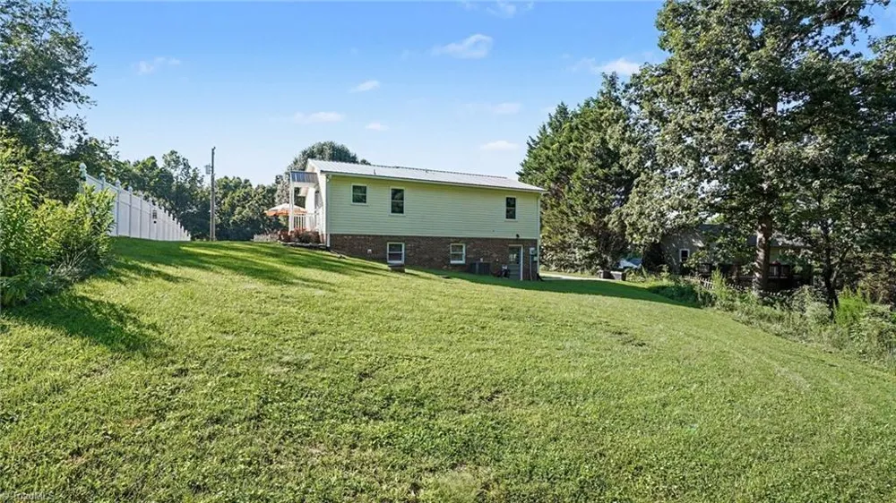 162 Oak Ridge Place Mount Airy, NC 27030