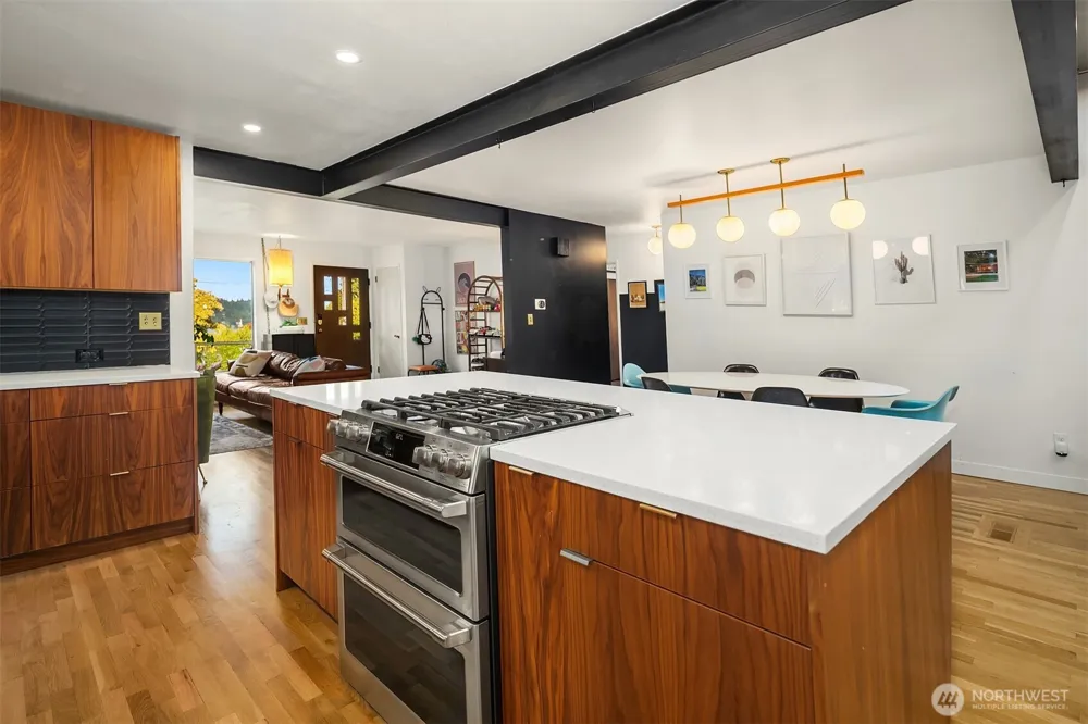 10619 Sand Point Way NE Seattle, WA 98125