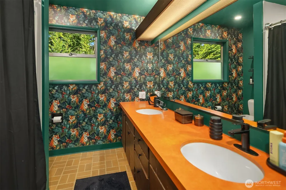 10619 Sand Point Way NE Seattle, WA 98125