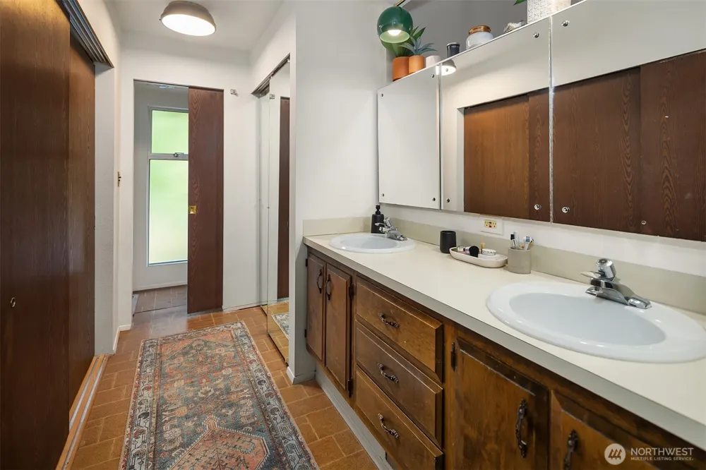10619 Sand Point Way NE Seattle, WA 98125