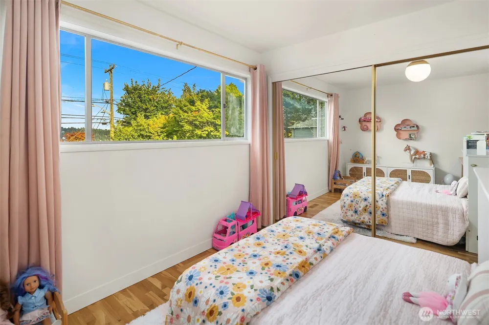 10619 Sand Point Way NE Seattle, WA 98125
