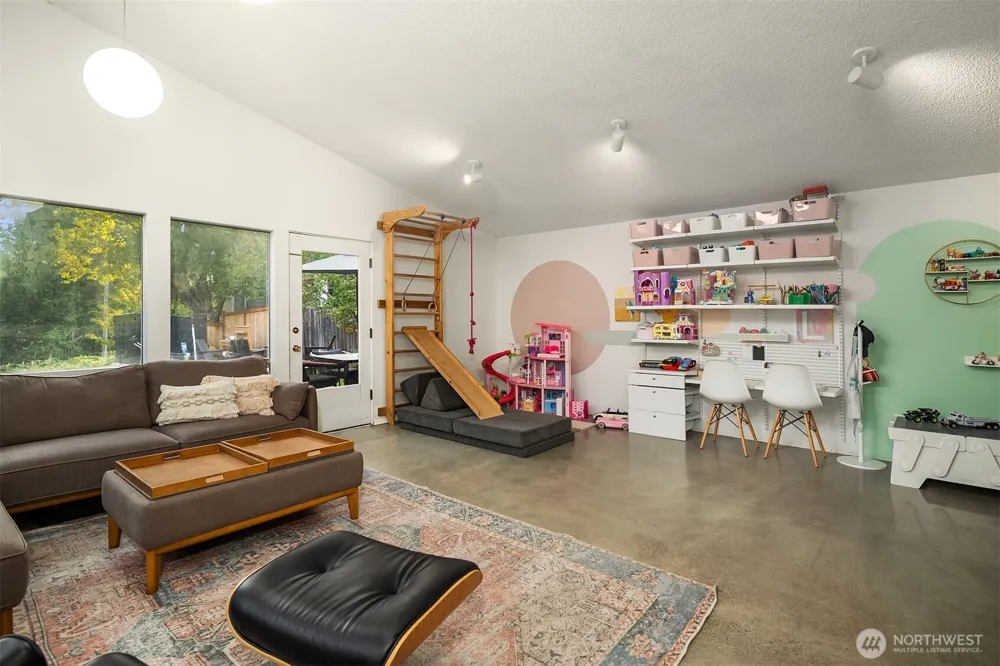 10619 Sand Point Way NE Seattle, WA 98125