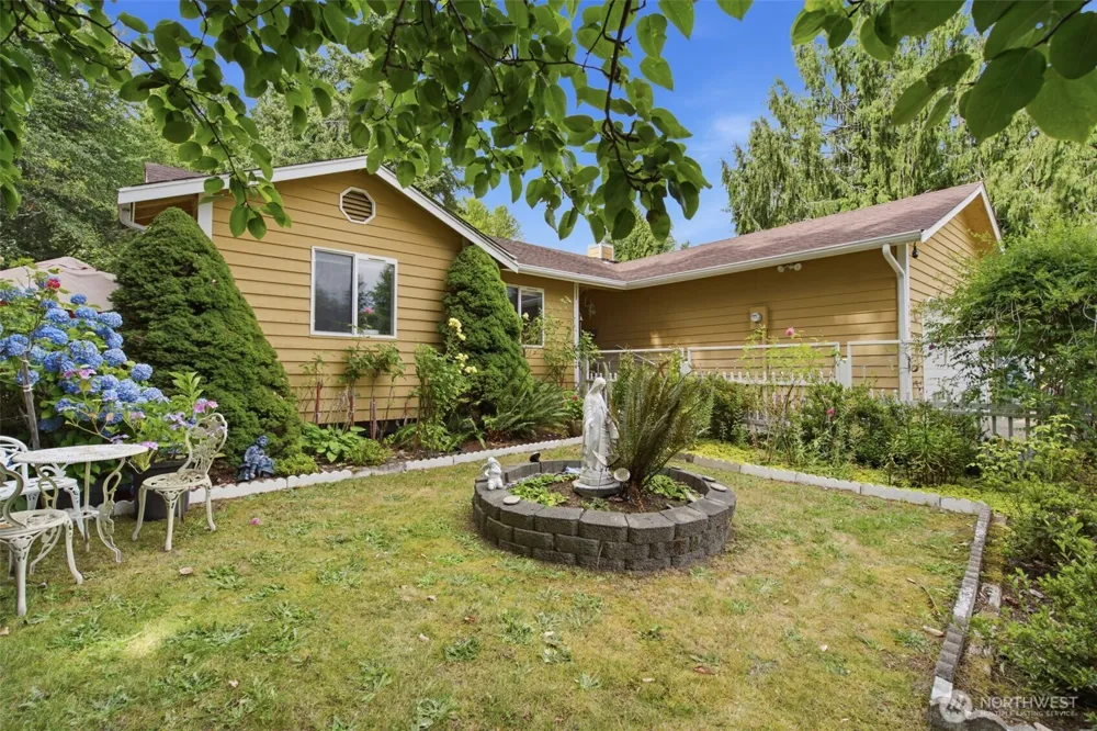 6839 E FILLMORE STREET Port Orchard, WA 98366